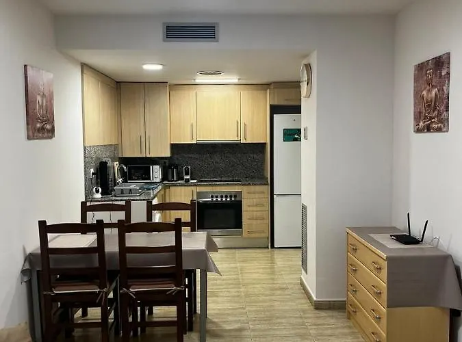 Central Apartment 滨海略雷特