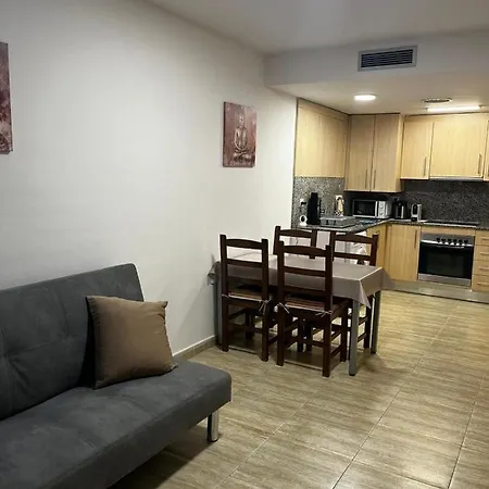 아파트 Central Apartment