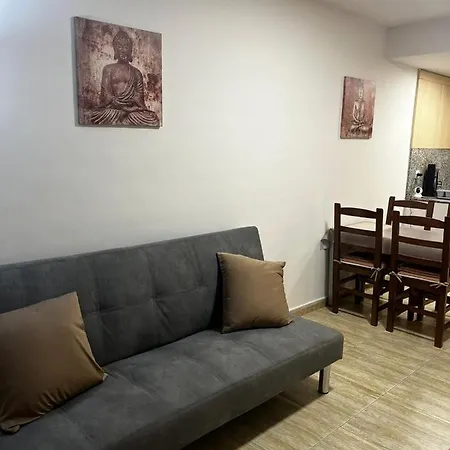 아파트 Central Apartment